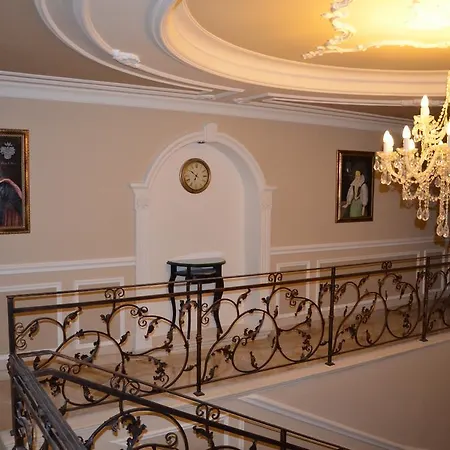 Palatin Проживание в семье Чахтице